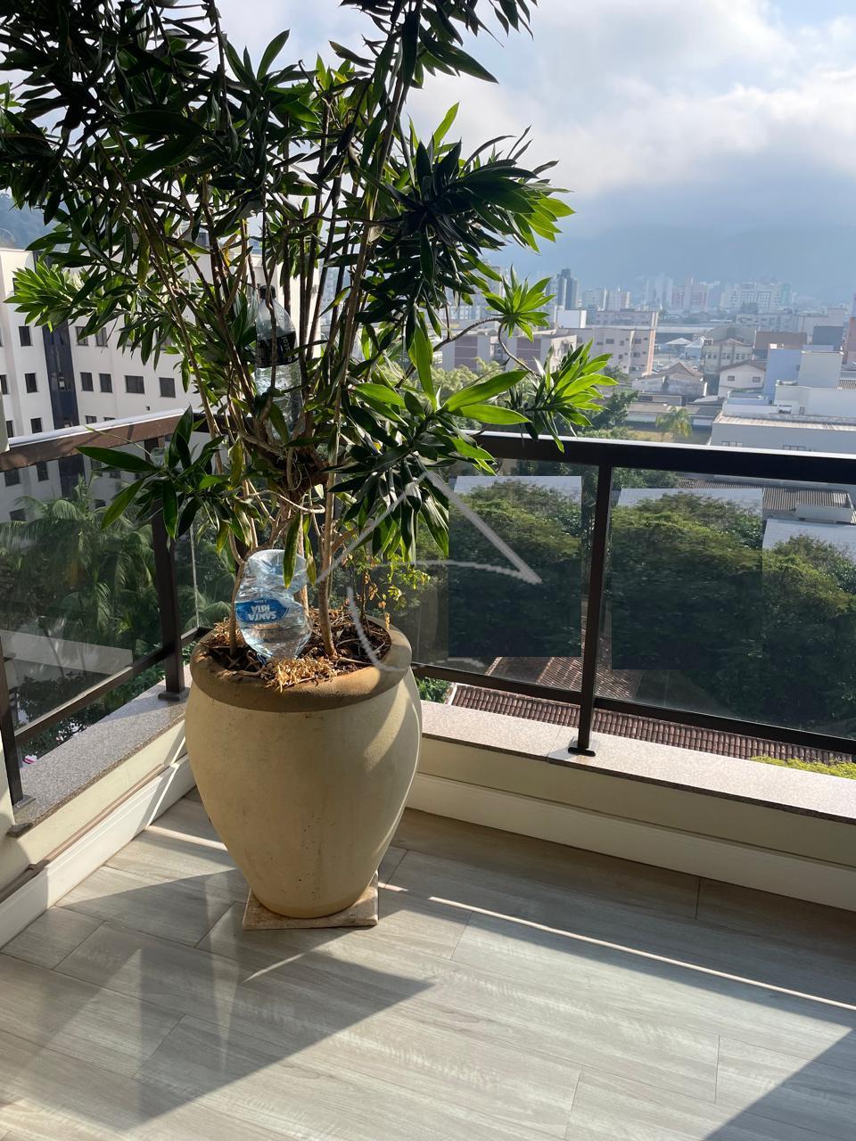 APARTAMENTO SEMI MOBILIADO COM ELETRODOMÉSTIOS NO CENTRO