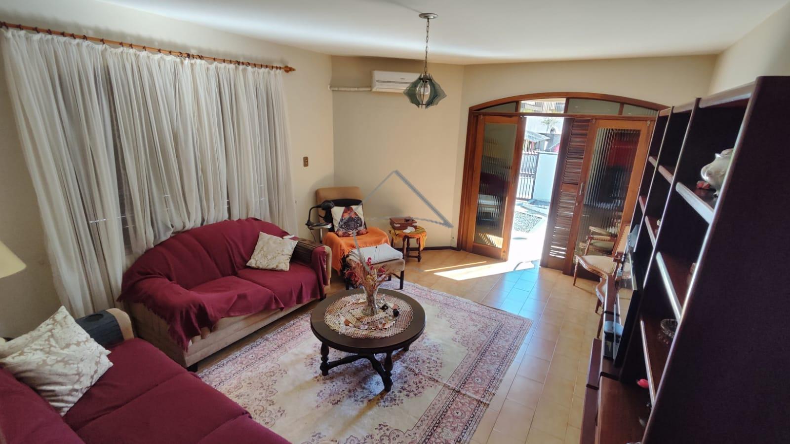 Casa com 3 dormitórios disponível para venda