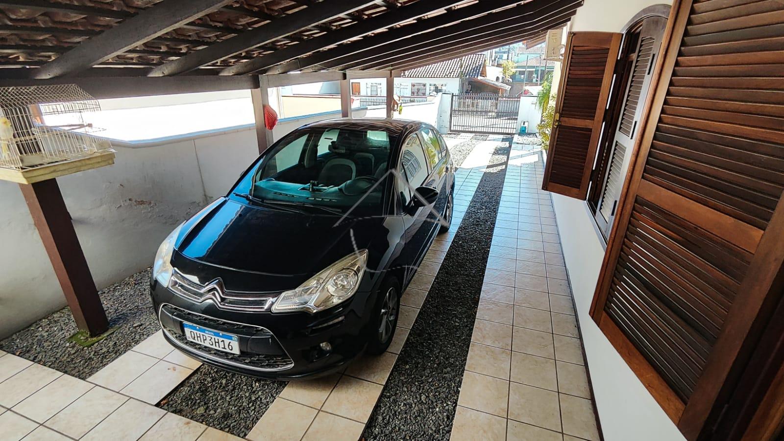 Casa com 3 dormitórios disponível para venda