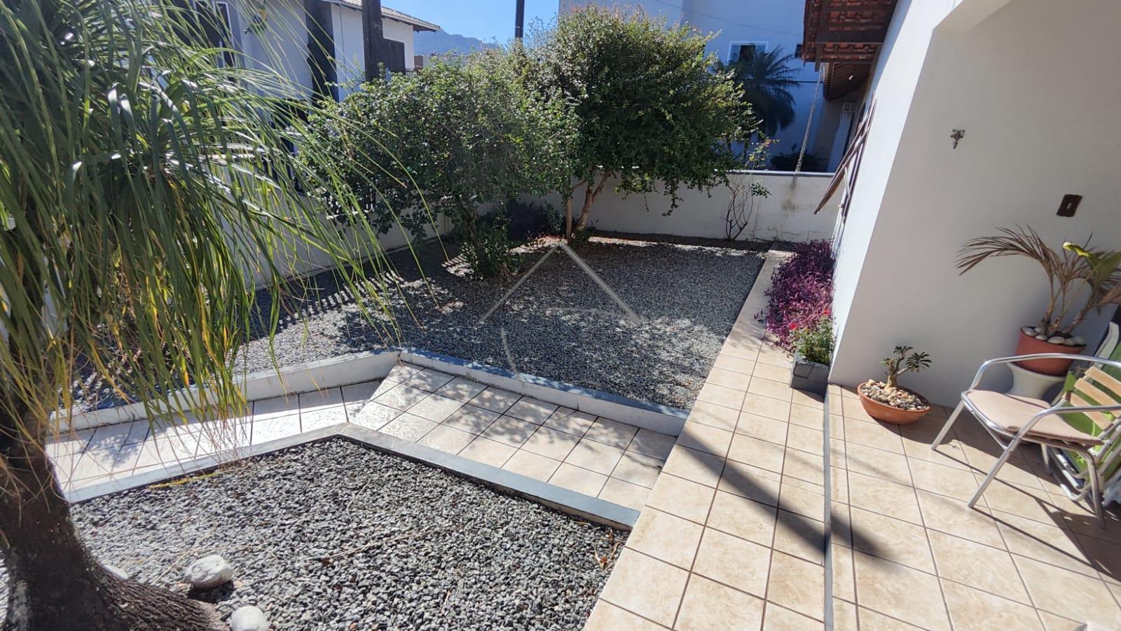 Casa com 3 dormitórios disponível para venda