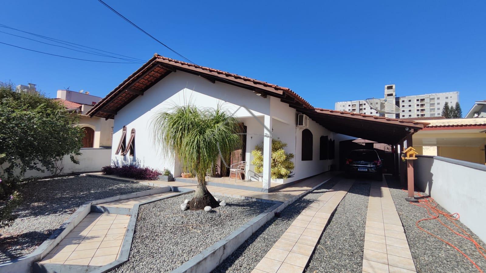 Casa com 3 dormitórios disponível para venda