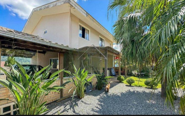 CASA COM 1 SUÍTE   2 QUARTOS - ILHA DA FIGUEIRA - JARAGUÁ DO SUL