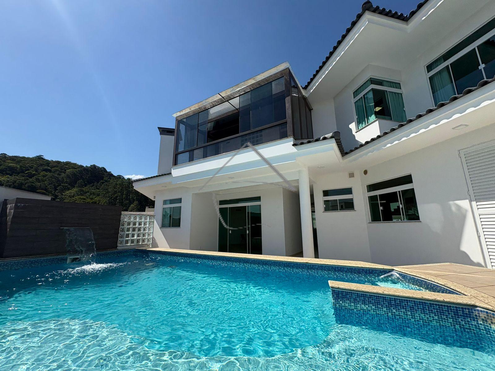 Casa disponível para locação no bairro Czerniewicz.