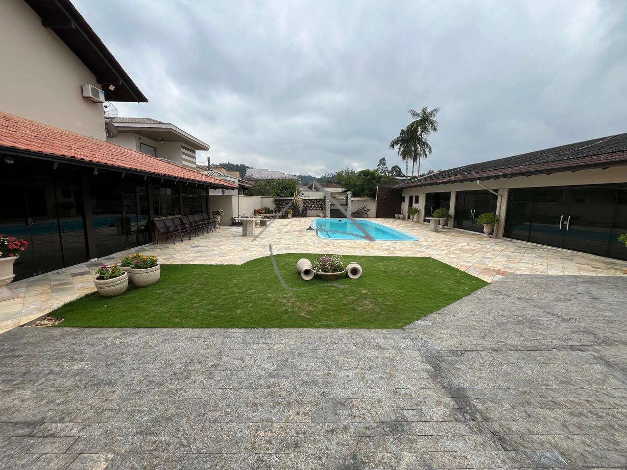 Casa mobiliada e equipada disponível para locação, bairro Barr...