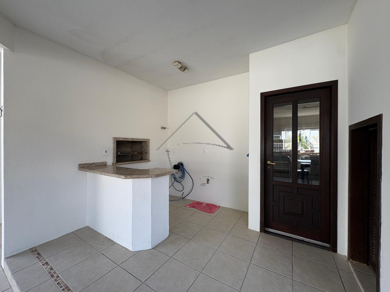 Casa com 4 SUÍTES, CONDOMÍNIO FECHADO