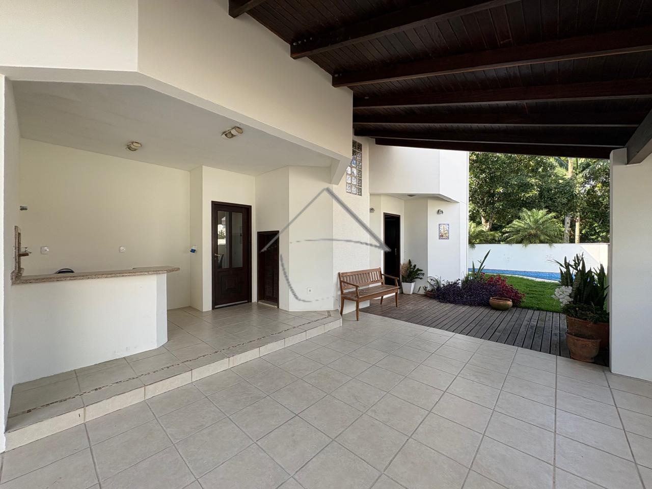 Casa com 4 SUÍTES, CONDOMÍNIO FECHADO