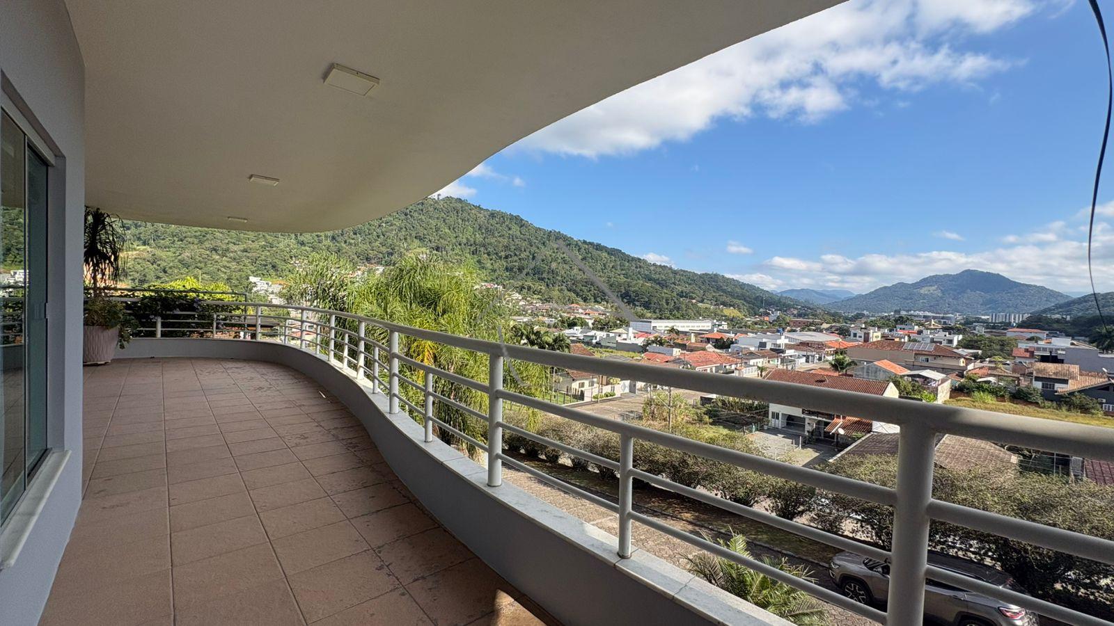 CASA BAIRRO JARAGUA ESQUERDO