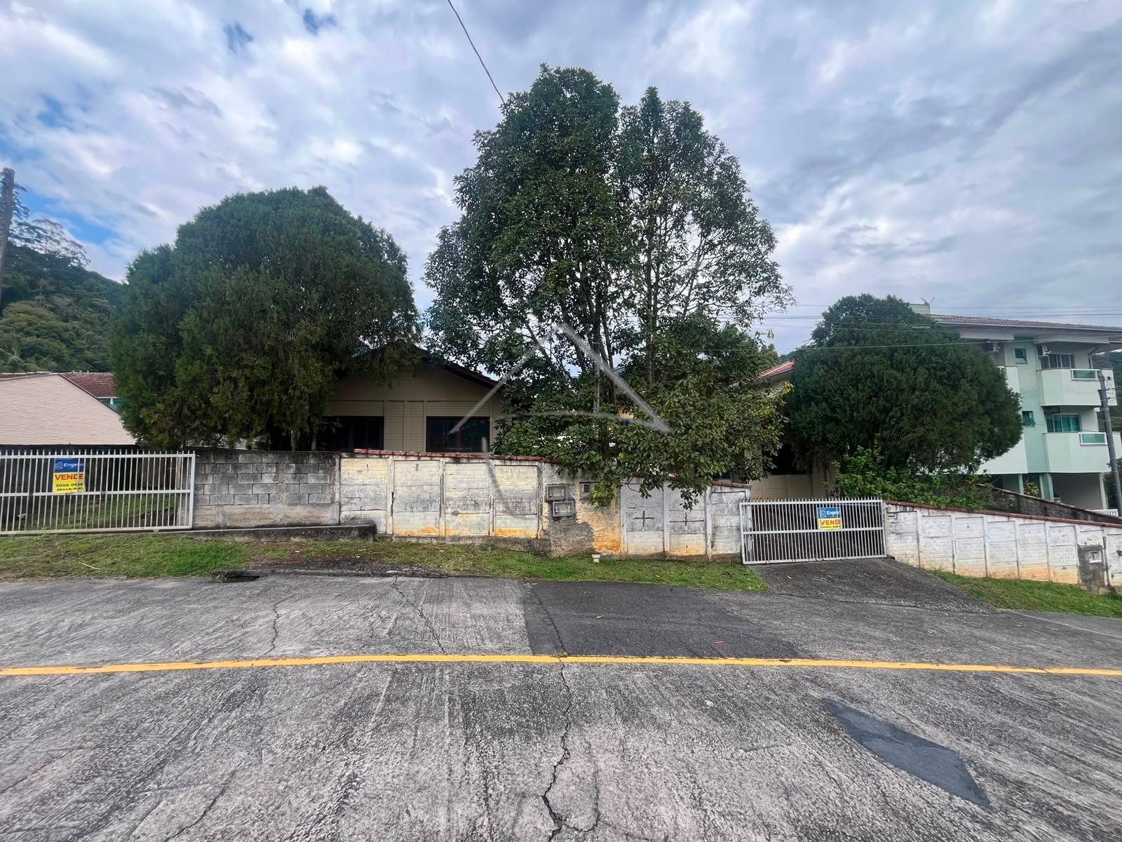 Terreno grande com 3 Casas à Venda - Ilha Da Figueira - Jaragu...