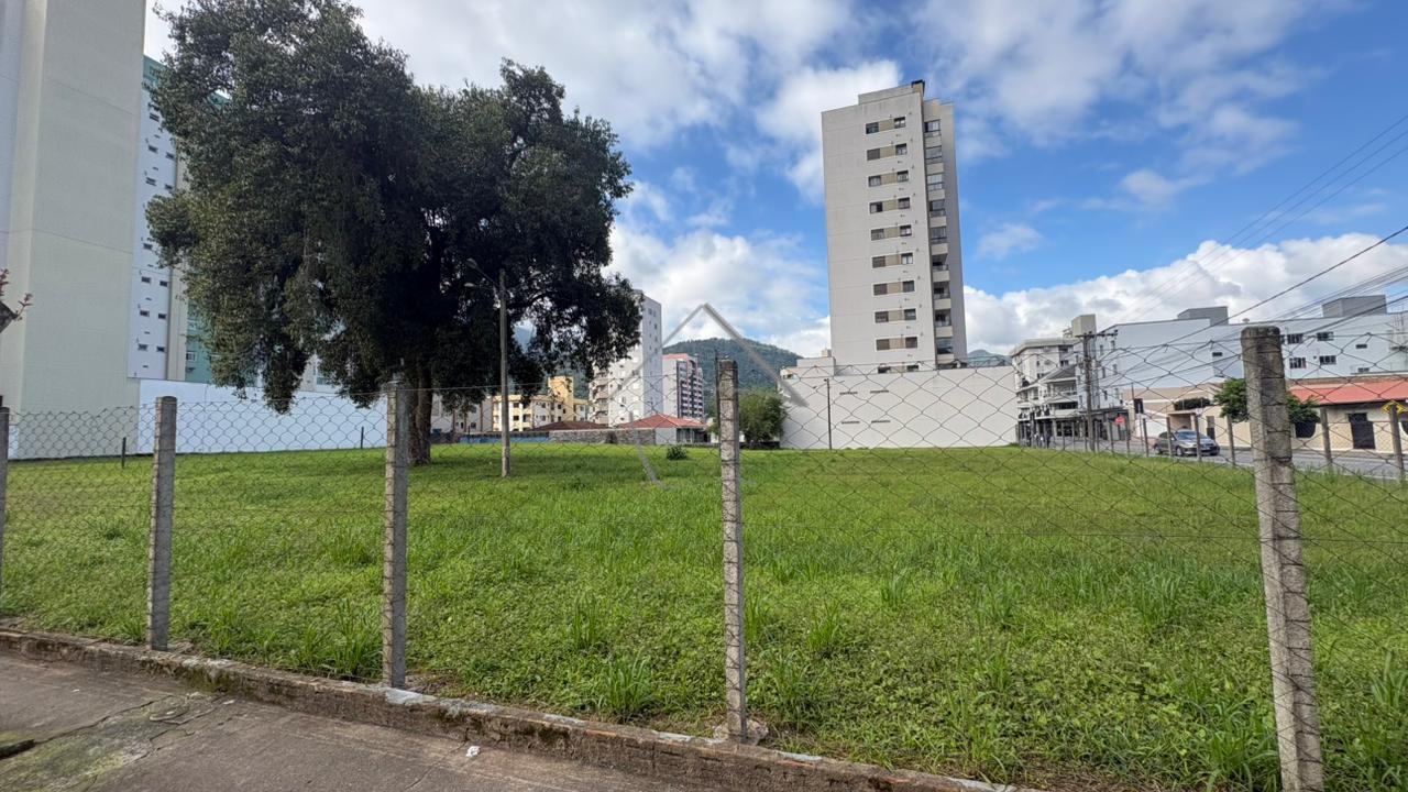 TERRENO DE ESQUINA PARA LOCAÇÃO NO CENTRO - JARAGUÁ DO SUL