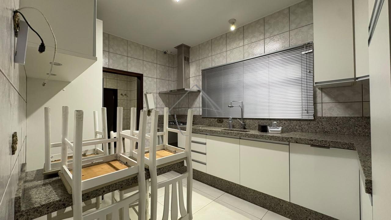 CASA TÉRREA SEMIMOBILIADA PARA LOCAÇÃO NA BARRA DO RIO CERRO -...