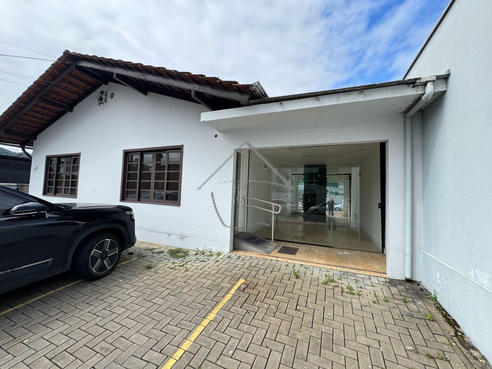 Casa com 5 salas para locação COMERCIAL, CENTRO, JARAGUA DO SU...