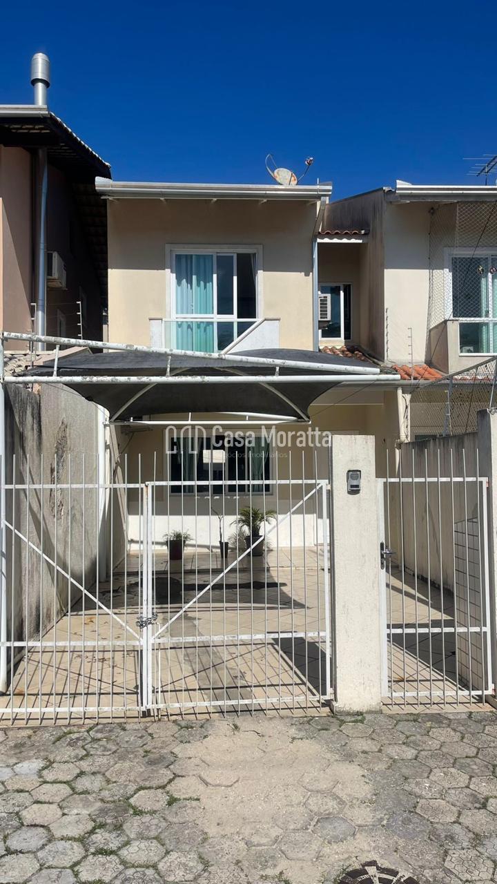 Sobrado à venda com ótima localização em BALNEÁRIO CAMBORIU- SC