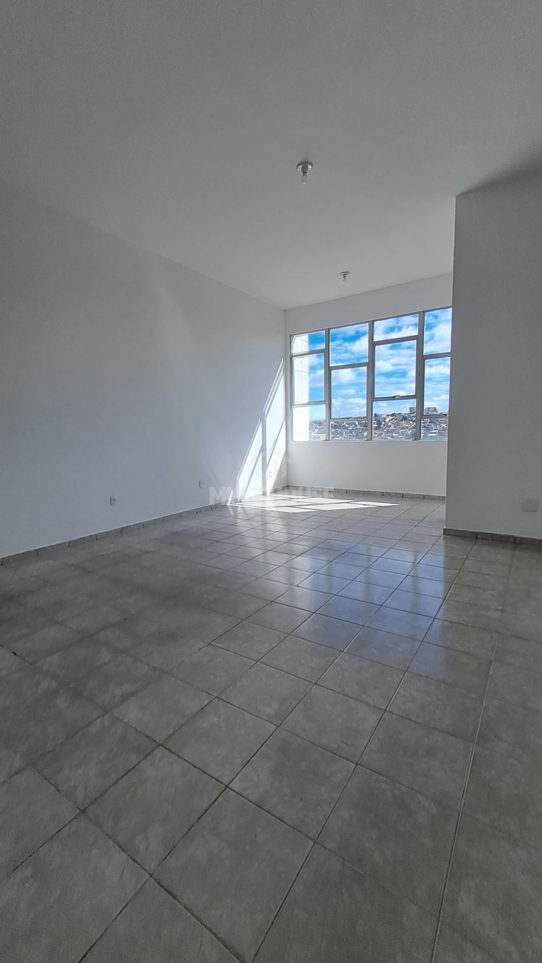 Excelente Sala Comercial com banheiro - Prédio com elevador - ...