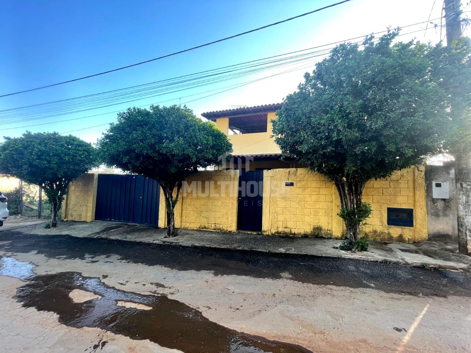 CASA À VENDA COM 03 QUARTOS NO CENTRO DE CAPIM BRANCO, MG