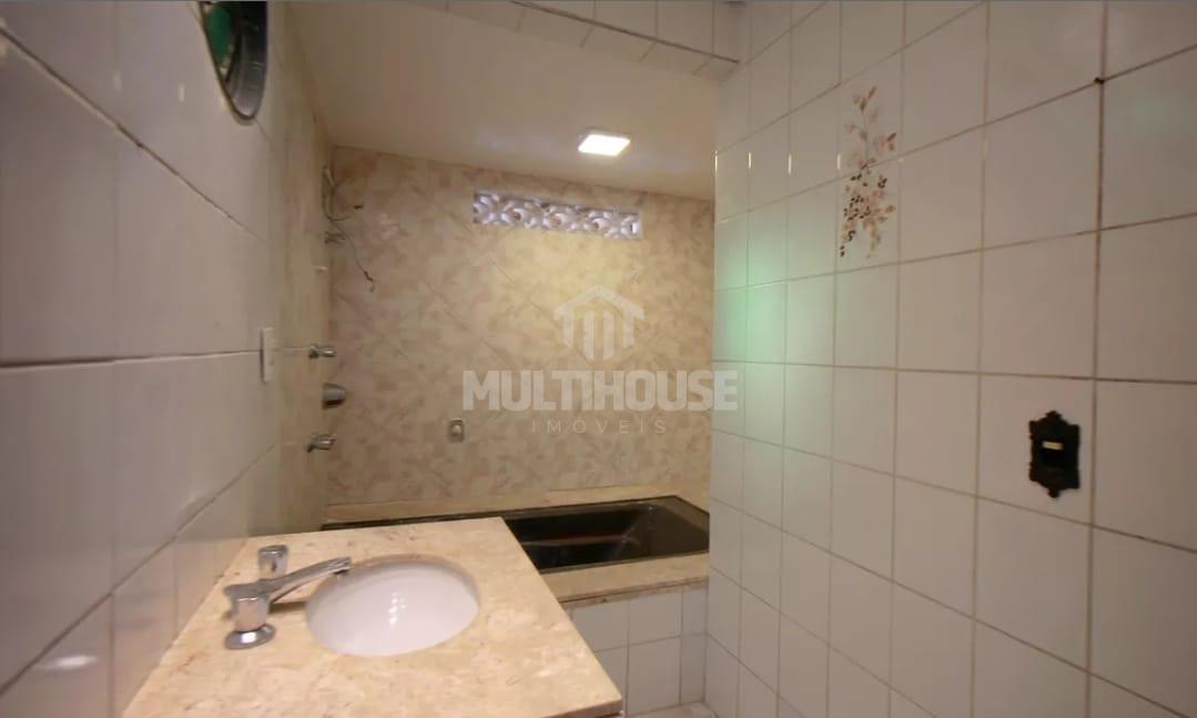 Casa para alugar com 4 quartos, 350m² - Foto 2