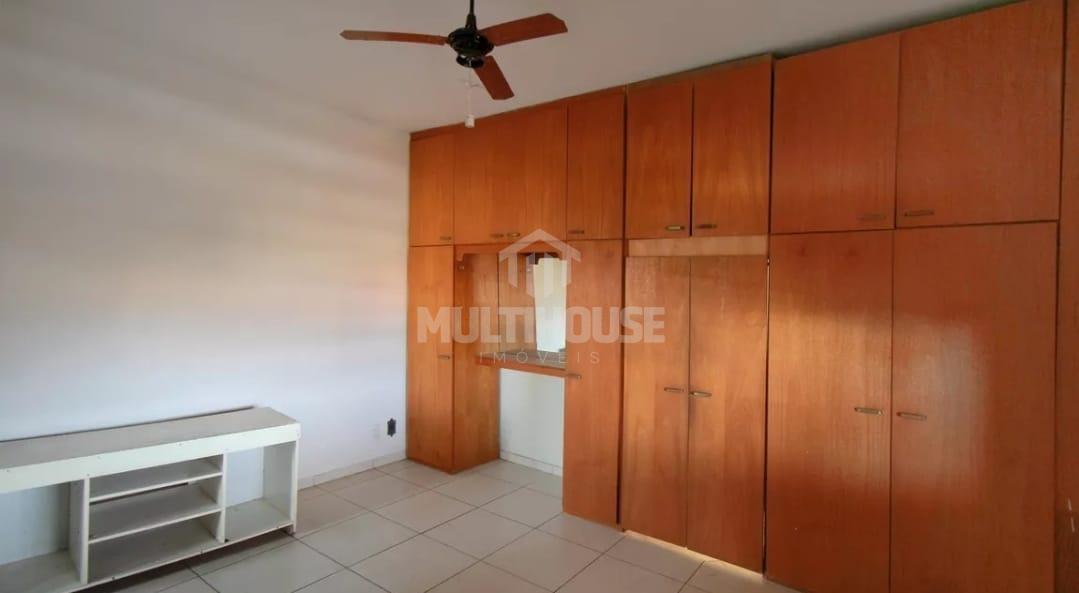 Casa para alugar com 4 quartos, 350m² - Foto 5