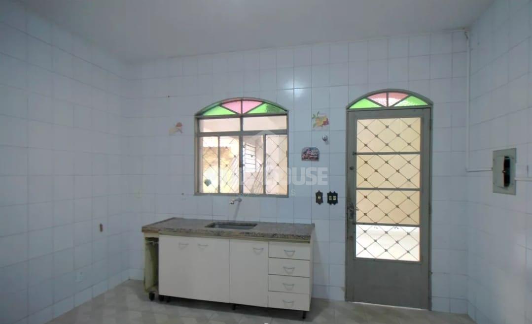 Casa para alugar com 4 quartos, 350m² - Foto 6