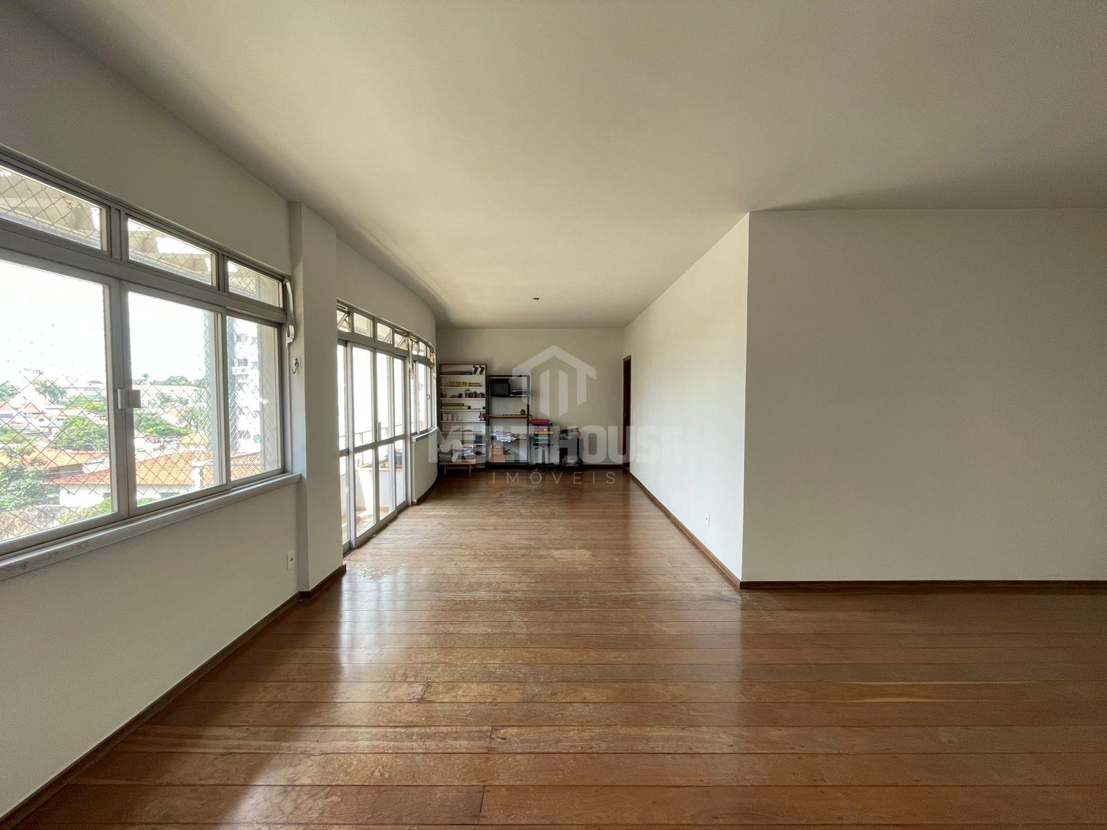 Apartamento de 185 m  4  1 suíte  e 2 vagas noSão José  Pampul...