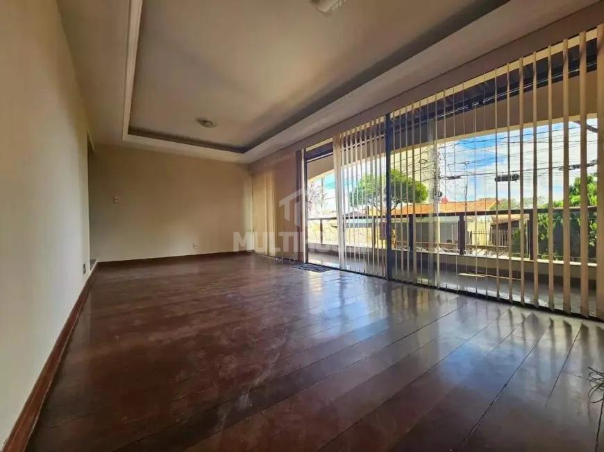 Casa de 330m  com 5 Quartos, 1 suíte e 3 banheiros e 4 vagas p...