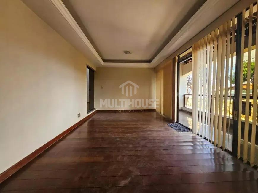 Casa de 330m  com 5 Quartos, 1 suíte e 3 banheiros e 4 vagas p...