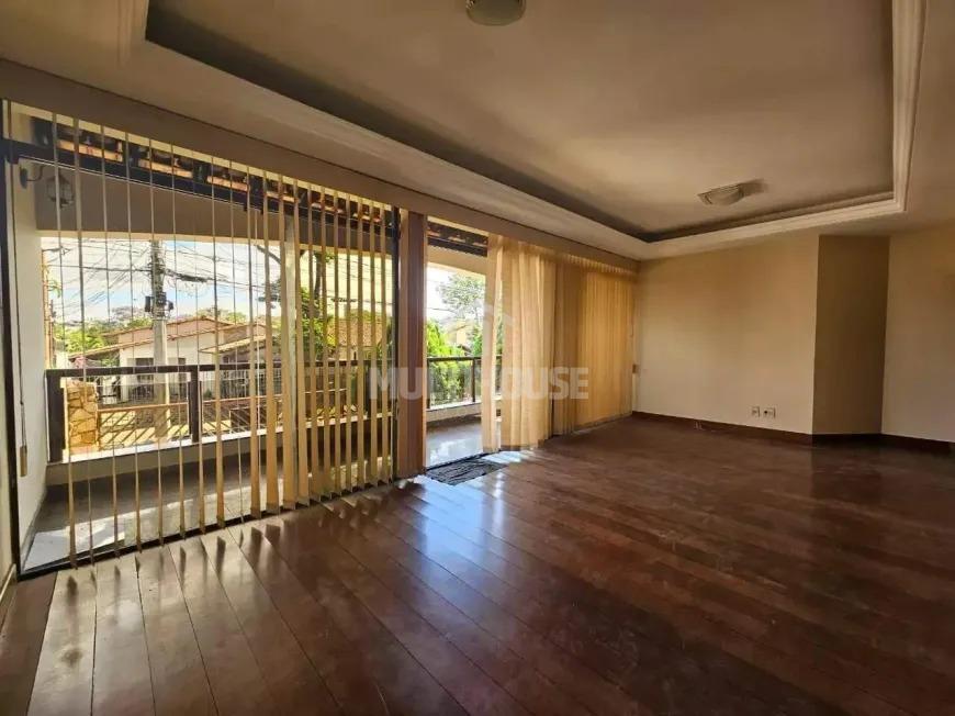 Casa de 330m  com 5 Quartos, 1 suíte e 3 banheiros e 4 vagas p...