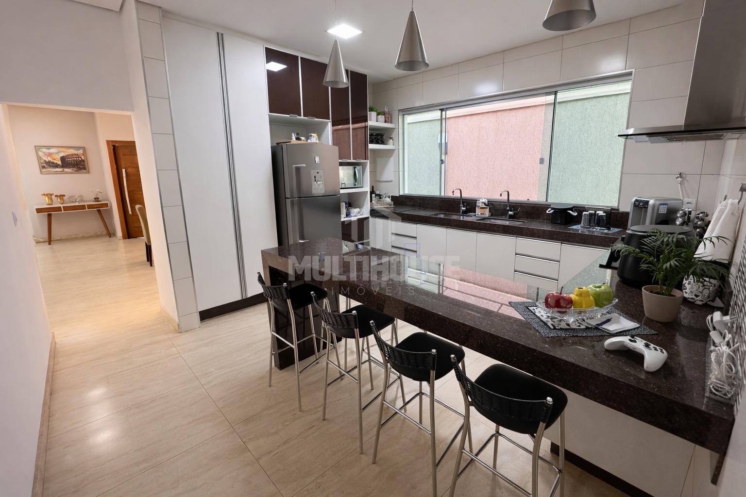 Casa com 360m  3 quartos, 1 suíte e 6 vagas à venda no Estânci...