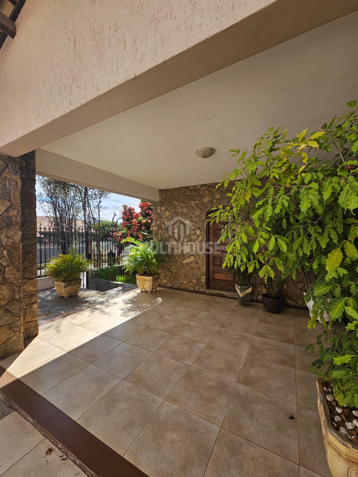 Casa com 249m  3 quartos, 1 suíte e 6 vagas para venda no bair...