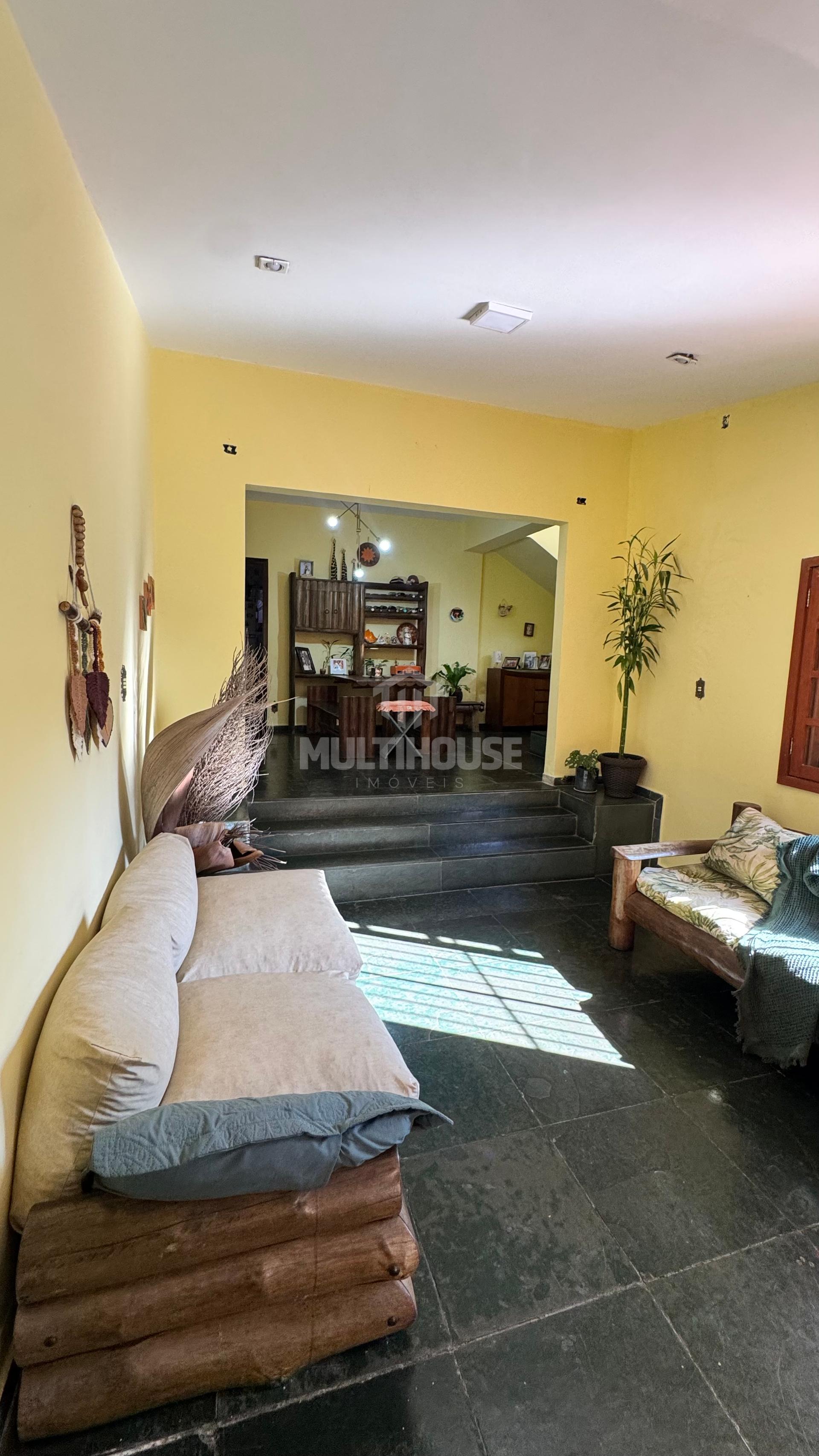 Casa de 240m² com 4 quartos, 1 suíte, piscina, espaço gourmet ...