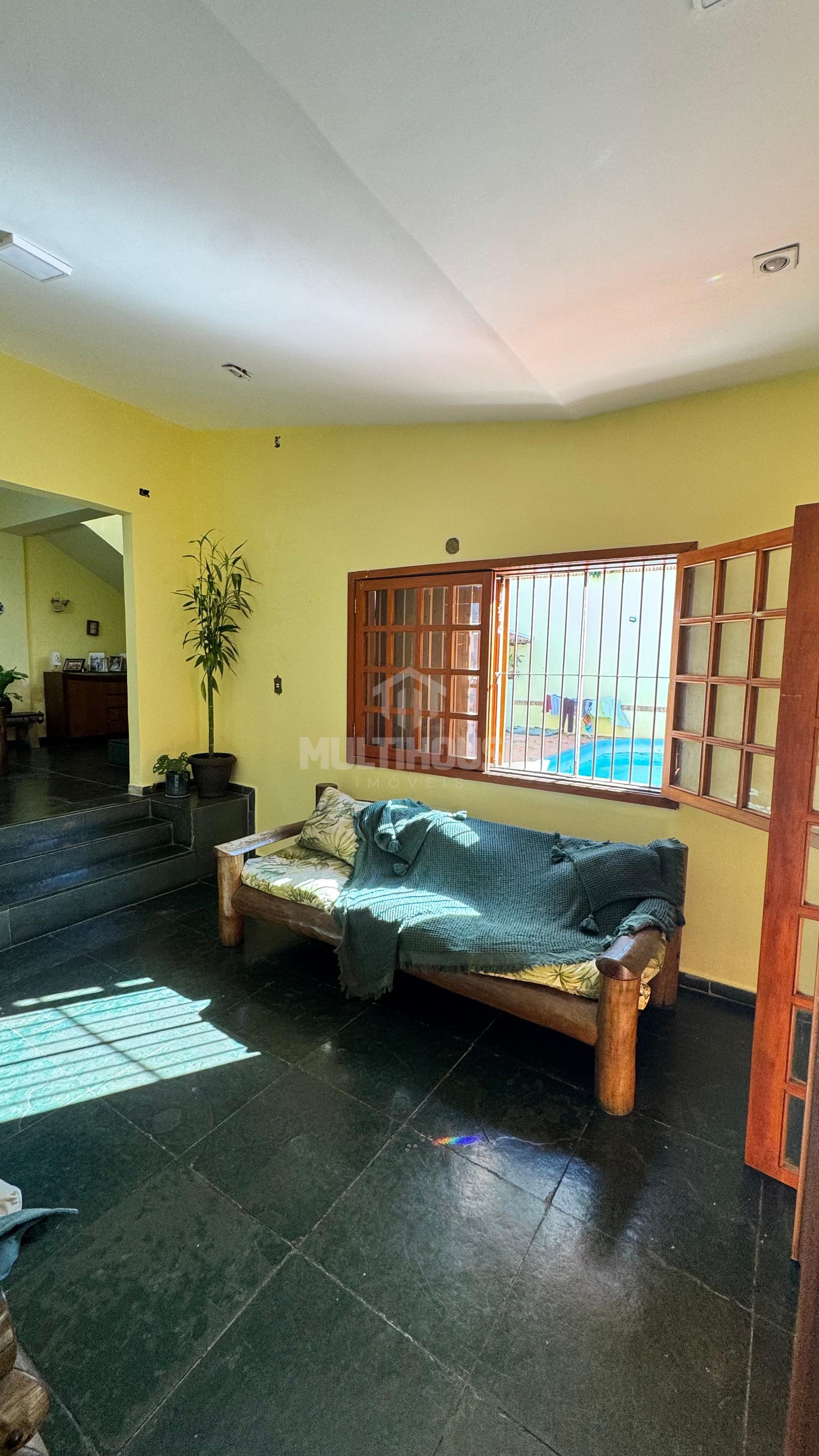 Casa de 240m² com 4 quartos, 1 suíte, piscina, espaço gourmet ...