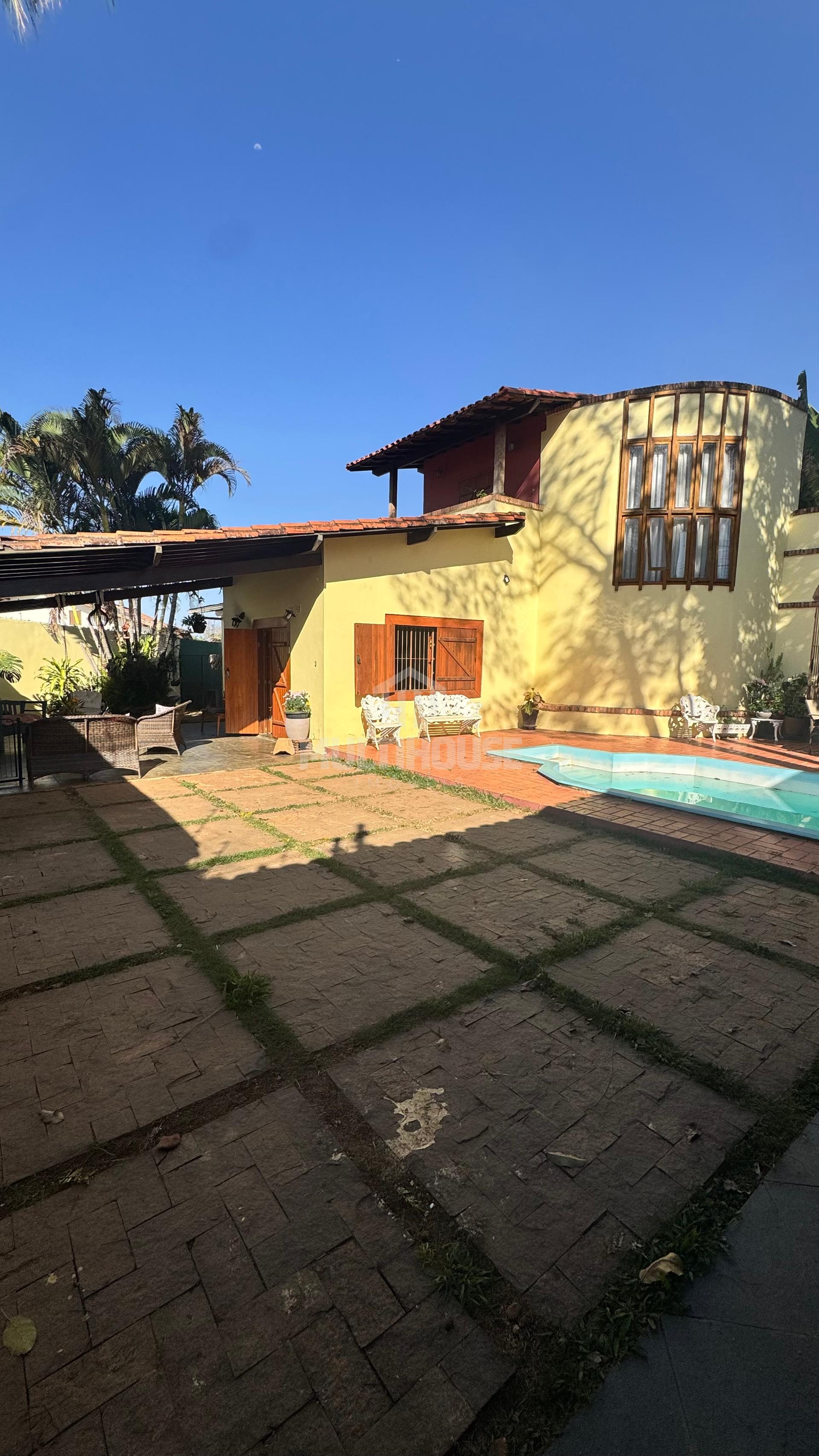 Casa de 240m² com 4 quartos, 1 suíte, piscina, espaço gourmet ...