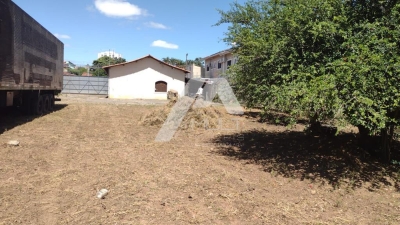 Área 1600m , Jardim California, ótima localizaçao em JACAREÍ SP.