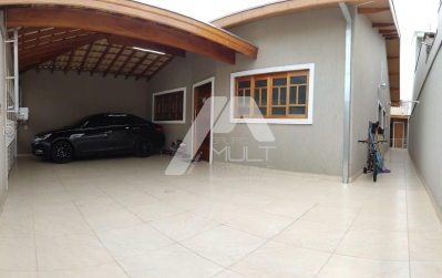 Ótima casa com Piscina á venda no Vila Branca em Jacareí-SP