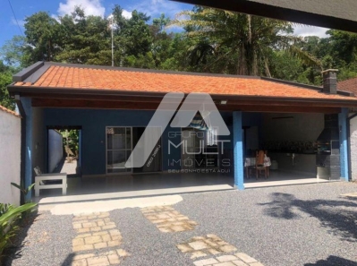 Ótima casa com 3 dormitórios á venda no Taquaral em Ubatuba-SP