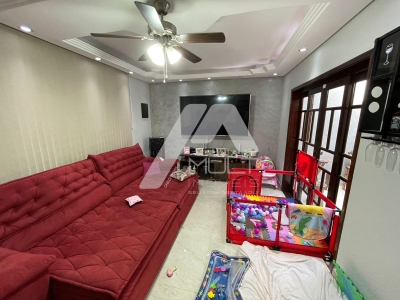 Magnífica Casa no Jd. Flórida, 4 dts, sendo 2 suítes, Piscina....