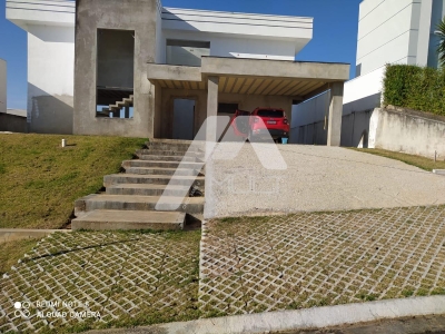 Linda Casa de Alto Padrão de 3 dormitórios com 1000m   em Jacareí