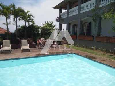 Lindo Sobrado com 3 suítes máster piscina e casa de caseiro