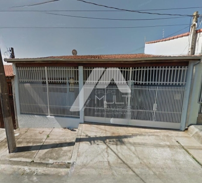 Casa à venda com 180m  no bairro Cidade Jardim, JACAREI - SP