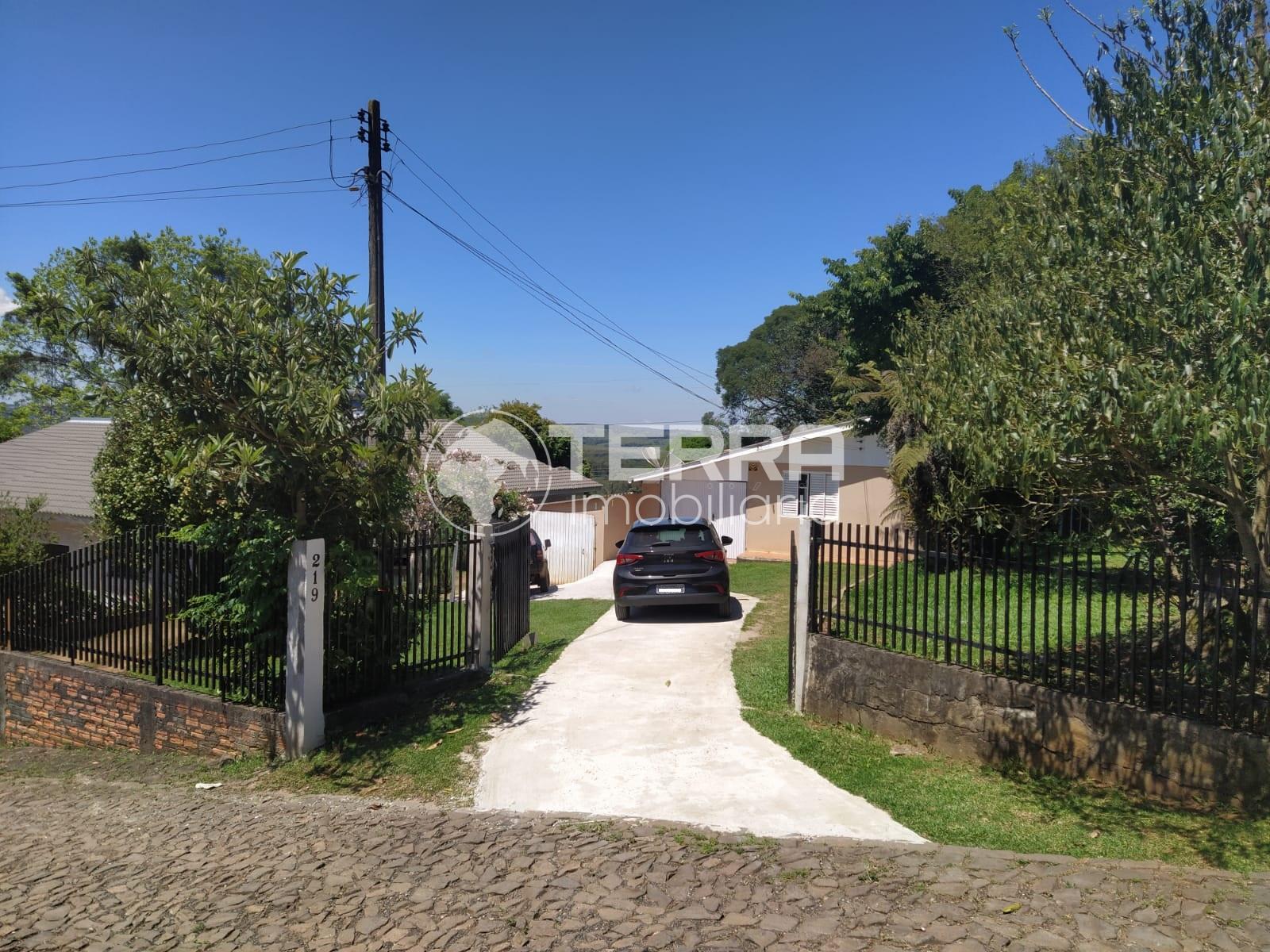 TERRENO DE 2 DOIS MIL M2 MURADO COM CASA EM ALVENARIA E VISTA PRO VALE DO JORDO