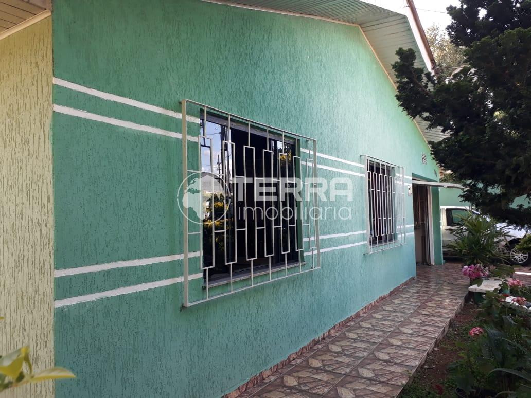 VENDE-SE EXCELENTE CASA  MEDINDO 185M AO LADO COLEGIO PADRE CHAGAS