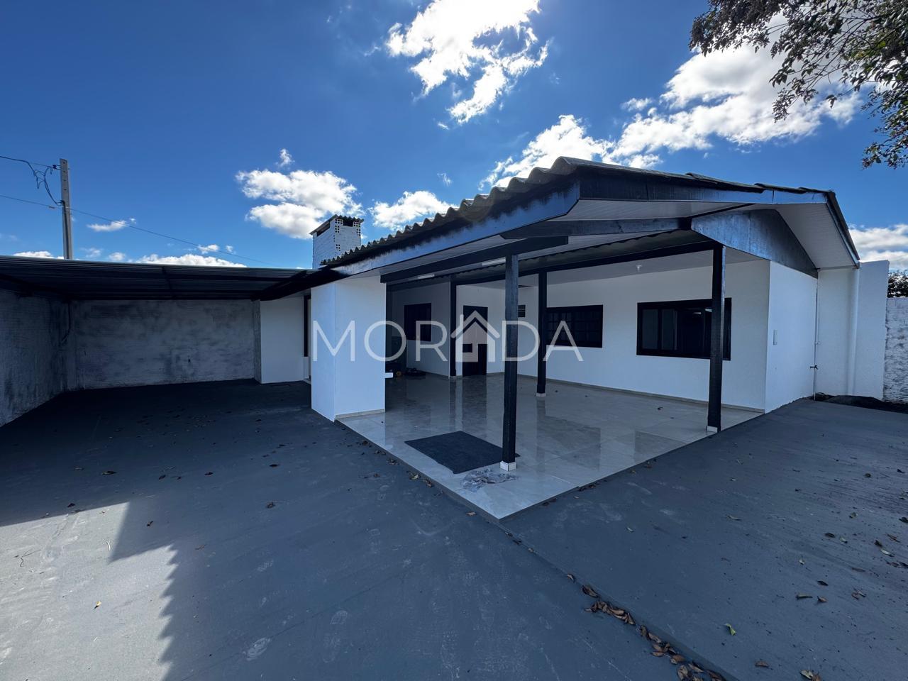 Casa ? venda com espa?o externo amplo no bairro Bento Munhoz d...