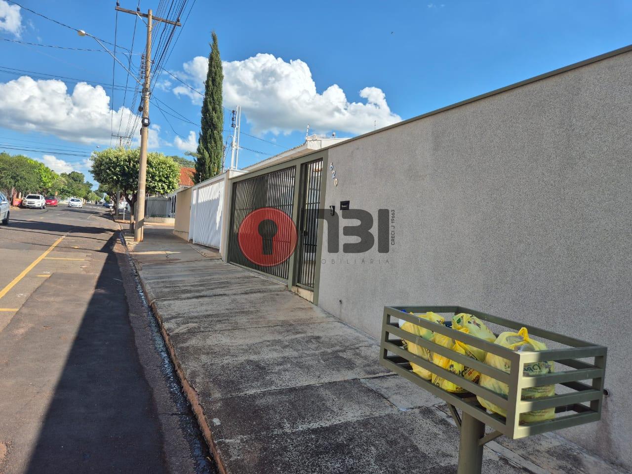 Casa com 3 quartos à venda, 197m² — foto 2 de 20