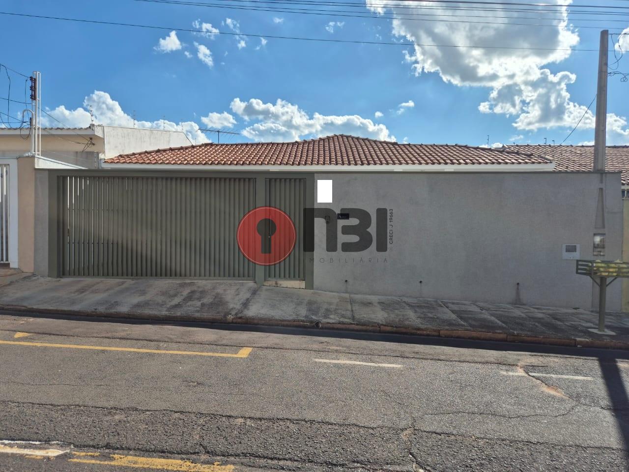 Casa com 3 quartos à venda, 197m² — foto 1 de 20