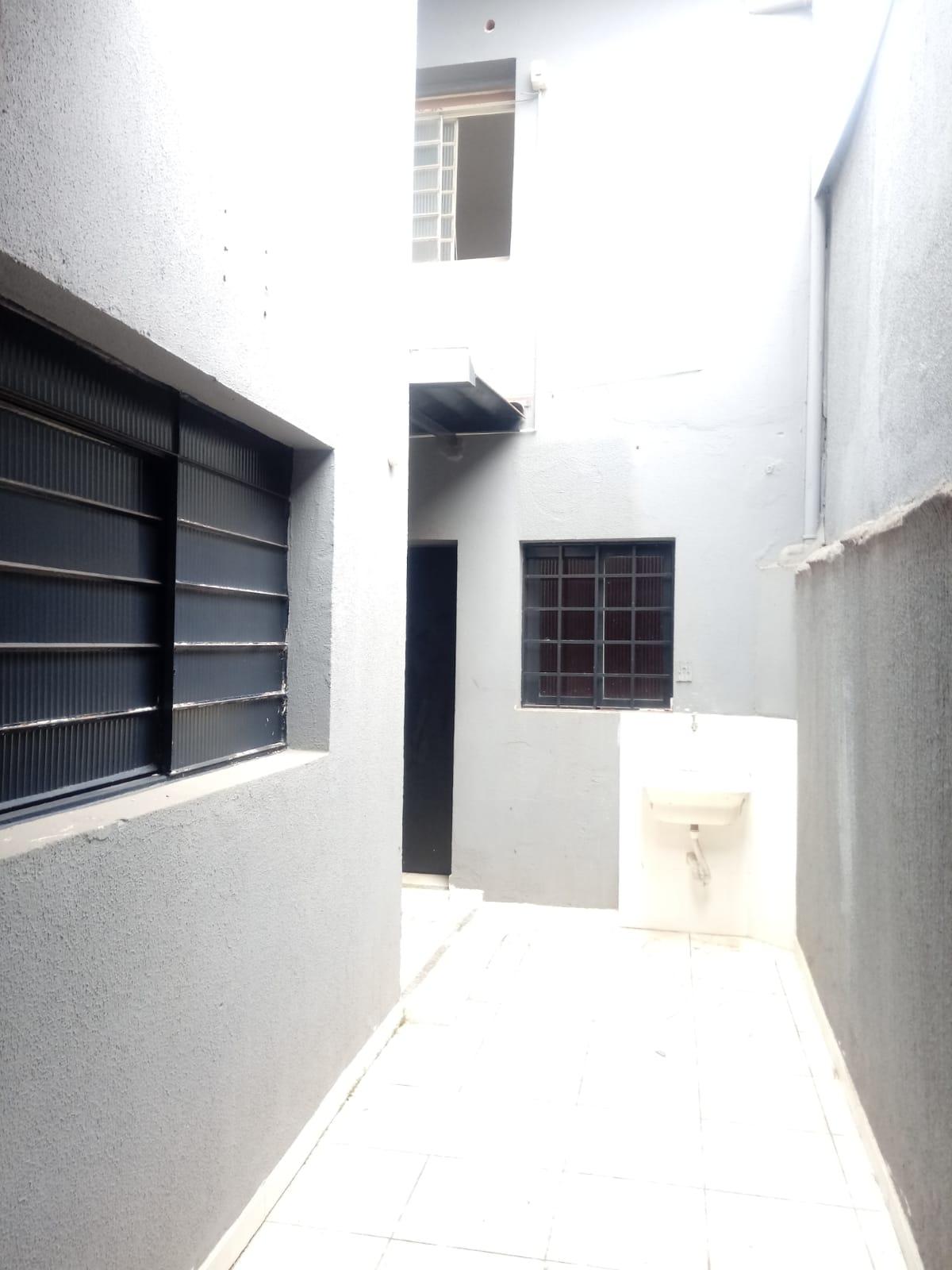 Galpão / Depósito / Armazém  para aluguel, 248m² — foto 14 de 30