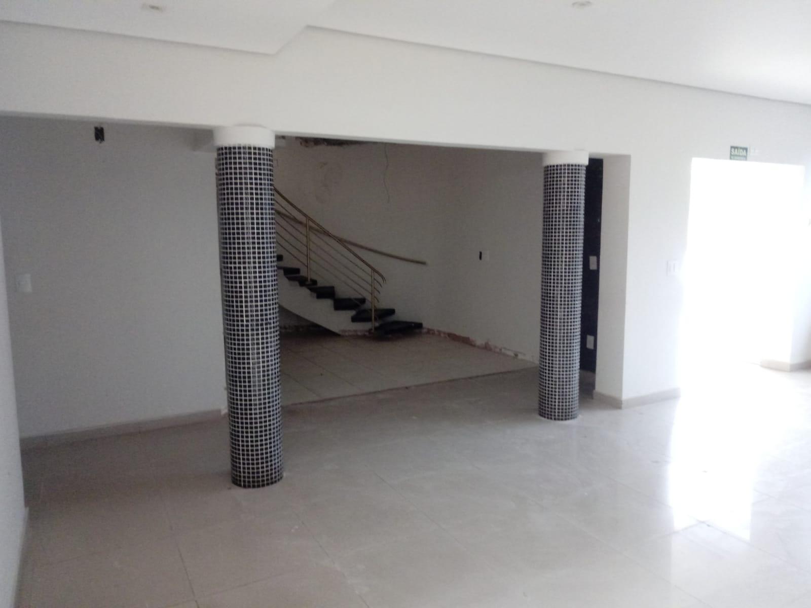 Galpão / Depósito / Armazém  para aluguel, 248m² — foto 2 de 30