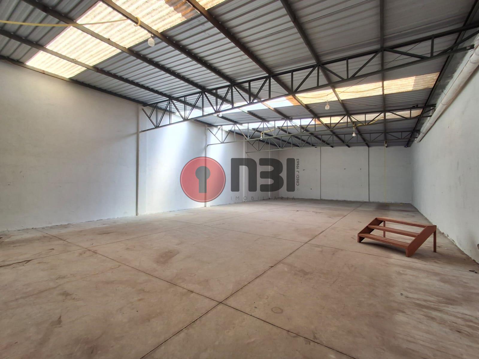 Galpão / Depósito / Armazém  para aluguel, 400m² — foto 3 de 8