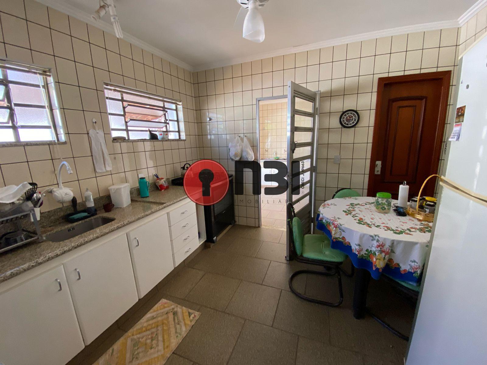 Casa com 3 quartos à venda, 253m² — foto 15 de 52