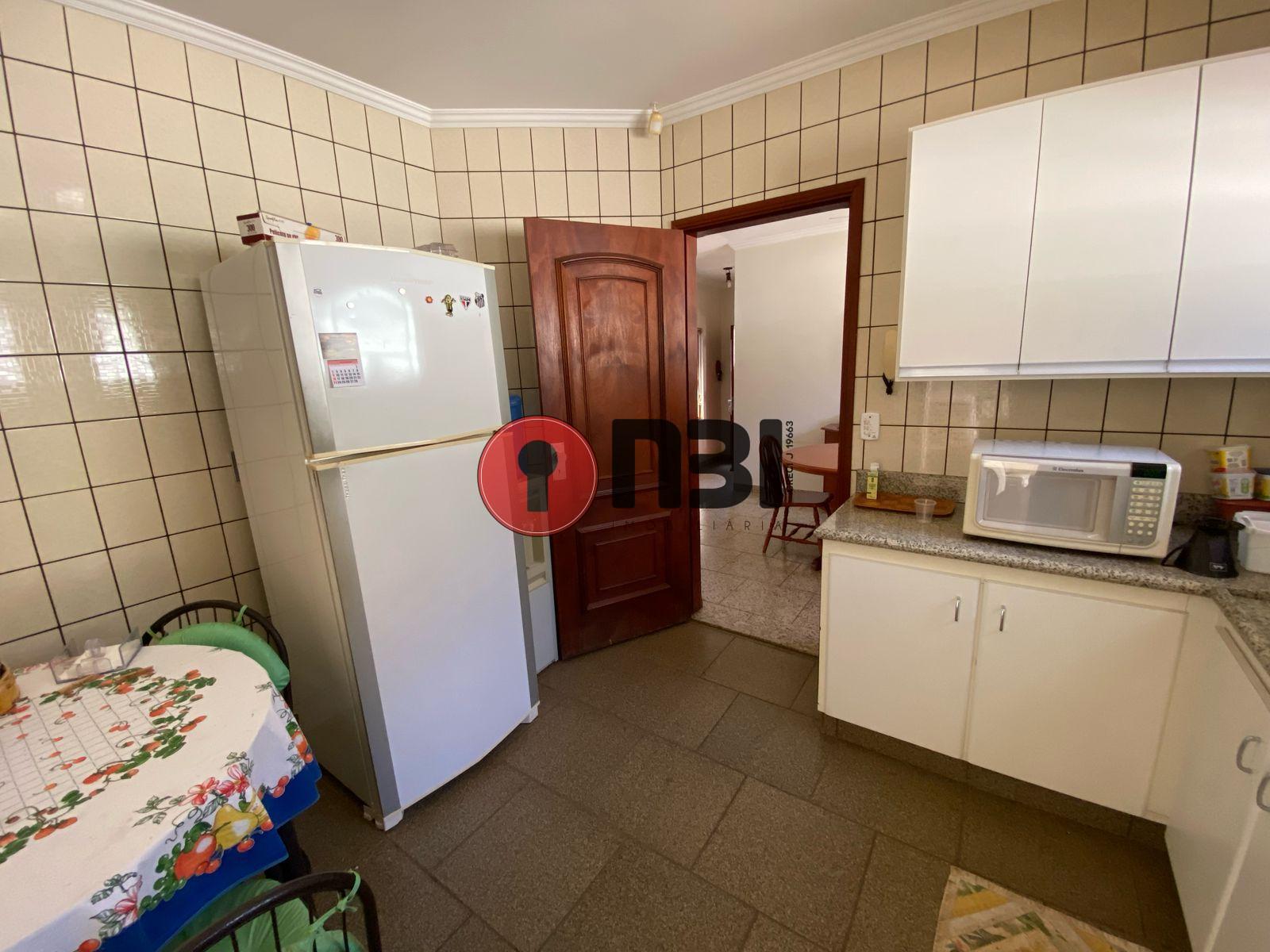 Casa com 3 quartos à venda, 253m² — foto 16 de 52