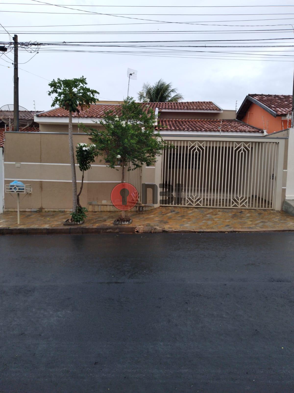 Casa com 3 quartos à venda, 135m² — foto 2 de 23