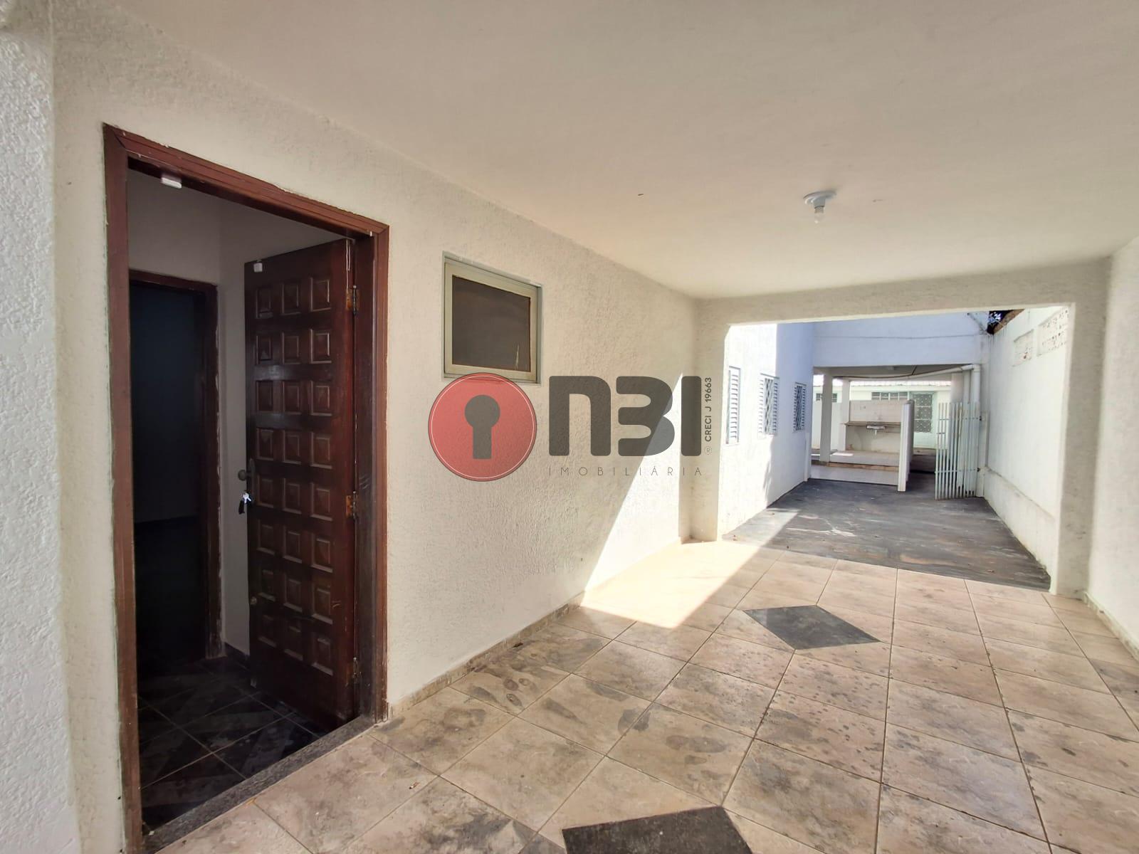 Casa com 3 quartos para aluguel, 260m² — foto 1 de 33