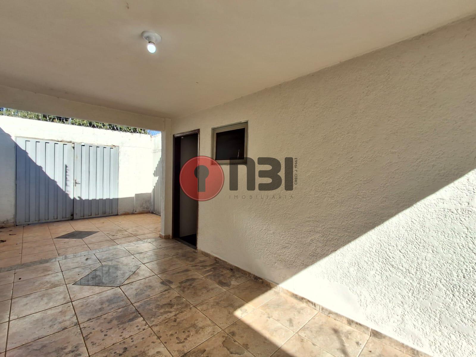 Casa com 3 quartos para aluguel, 260m² — foto 2 de 33